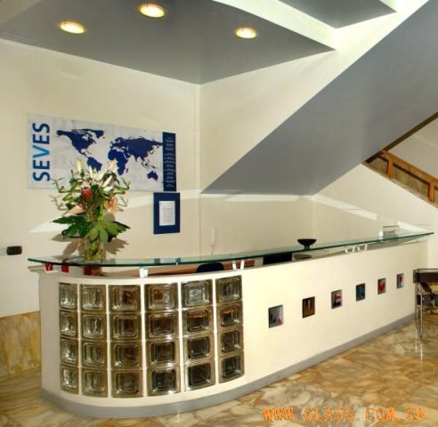 J . 法國(guó)維特興滬玻璃