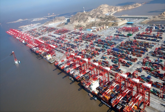 全球最大港機(jī)自動化碼頭系統(tǒng)解決方案提供商——上海振華重工